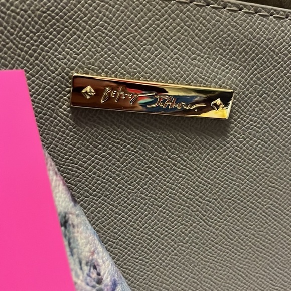 Betsey Johnson gray tote style bag with amazing lining and detachable pouch, new - Picture 14 of 15